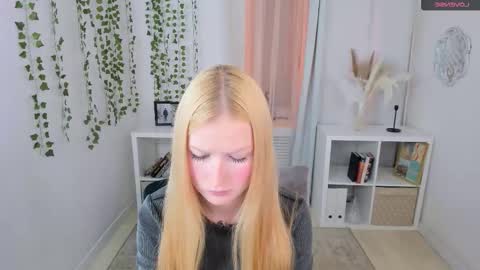 Snapshot of laly_peach chatting on October 2025 11:27:02 AM Laly online show from October 2025 11:27:02 AM