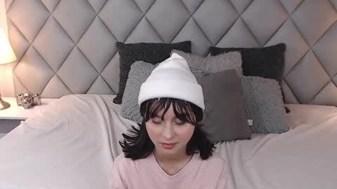 Snapshot of lalycastro chatting on February 2025 08:04:01 PM Laly Castro online show from February 2025 08:04:01 PM