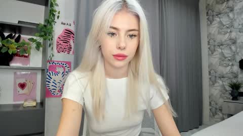 Erika online show from September 2025 08:28:01 AM
