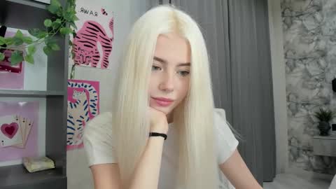 Erika online show from September 2025 08:41:02 AM