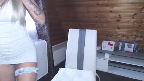 Snapshot of lamadrina006 chatting on November 2025 08:42:01 AM LaMadrina006 online show from November 2025 08:42:01 AM