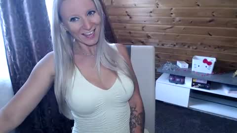 LaMadrina006 online show from June 2026 07:54:02 AM