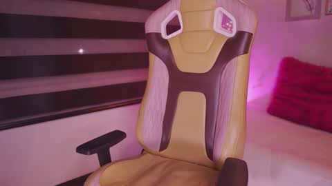 Lana online show from November 2025 02:03:01 AM