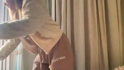 Lana online show from March 2026 07:01:02 AM