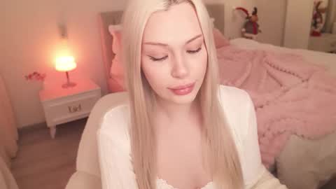 Lana online show from December 2025 04:06:02 AM