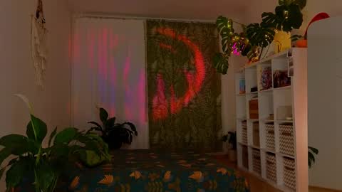 Lana online show from February 2025 08:13:02 PM