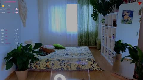 Lana online show from October 2025 01:11:01 PM