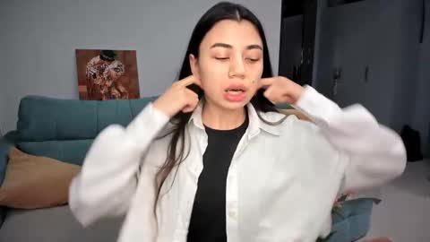 Lana online show from April 2026 07:06:01 PM