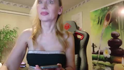 Lana online show from April 2026 06:52:02 PM