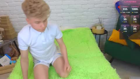 Snapshot of landel_boy chatting on March 2025 07:26:02 PM Lanny online show from March 2025 07:26:02 PM