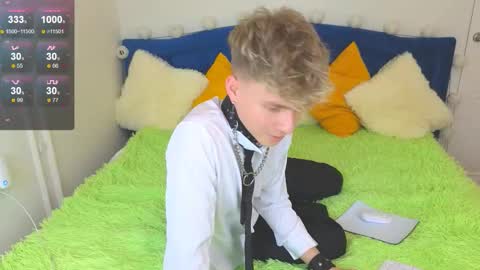 Snapshot of landel_boy chatting on September 2025 05:02:02 PM Lanny online show from September 2025 05:02:02 PM