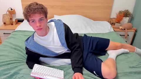 Snapshot of lanny_fandi chatting on November 2025 04:56:01 AM Fandi online show from November 2025 04:56:01 AM