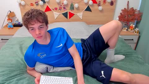 Snapshot of lanny_fandi chatting on December 2025 10:42:01 AM Fandi online show from December 2025 10:42:01 AM