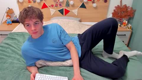 Snapshot of lanny_fandi chatting on December 2025 08:30:01 AM Fandi online show from December 2025 08:30:01 AM