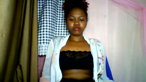Snapshot of lara_belle chatting on June 2026 09:49:02 PM lara_belle online show from June 2026 09:49:02 PM