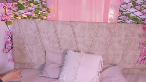 Lara Gill online show from March 2026 01:33:01 PM