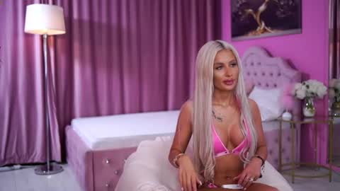 LaraBrynn online show from July 2026 07:06:02 PM