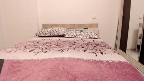 Snapshot of laracara chatting on January 2025 07:23:01 AM Lara online show from January 2025 07:23:01 AM