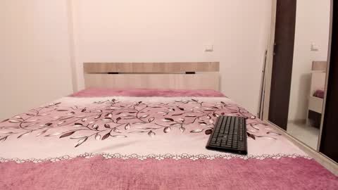 Snapshot of laracara chatting on January 2025 08:18:02 AM Lara online show from January 2025 08:18:02 AM