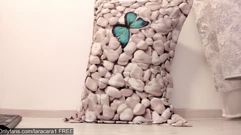 Snapshot of laracara chatting on January 2025 05:52:01 AM Lara online show from January 2025 05:52:01 AM