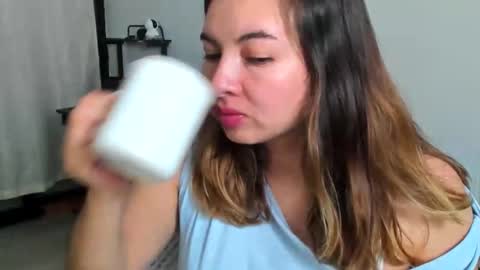 Lara online show from April 2026 12:14:02 AM