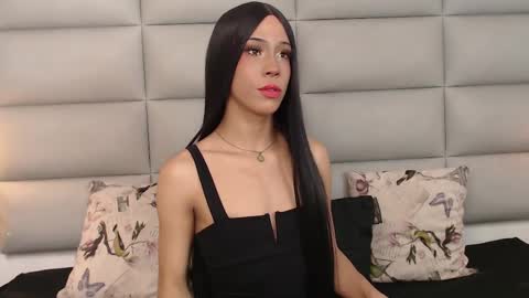 lara online show from March 2025 08:12:01 PM