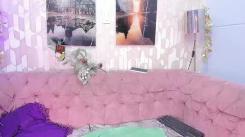 Snapshot of laramurphy chatting on December 2024 10:31:01 PM Lara Murphy online show from December 2024 10:31:01 PM