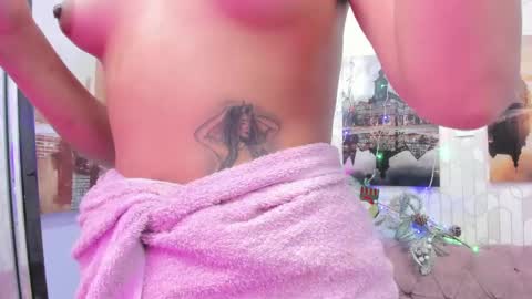 Snapshot of laramurphy chatting on December 2024 01:37:02 AM Lara Murphy online show from December 2024 01:37:02 AM