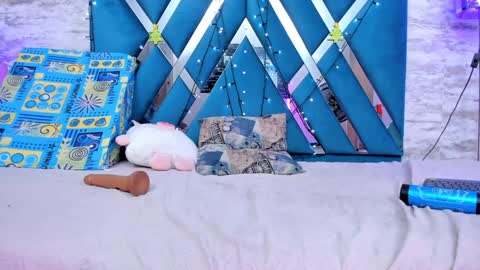 Snapshot of laramurphy chatting on December 2024 09:08:01 PM Lara Murphy online show from December 2024 09:08:01 PM