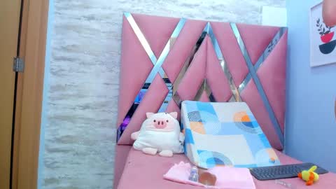 Snapshot of laramurphy chatting on January 2025 07:38:01 PM Lara Murphy online show from January 2025 07:38:01 PM