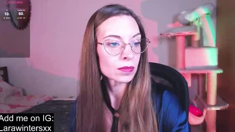 larawinters online show from October 2025 07:44:02 PM