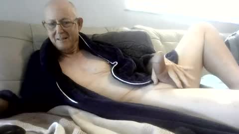 Snapshot of largerthan chatting on July 2026 11:53:02 PM largerthan- say hi on entry online show from July 2026 11:53:02 PM