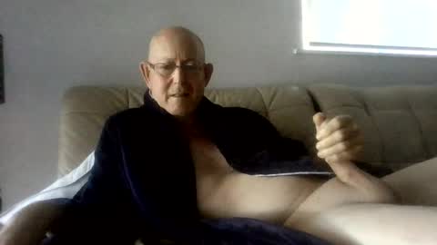 Snapshot of largerthan chatting on July 2026 10:11:01 PM largerthan- say hi on entry online show from July 2026 10:11:01 PM