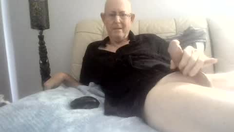 Snapshot of largerthan chatting on July 2026 11:58:01 PM largerthan- say hi on entry online show from July 2026 11:58:01 PM