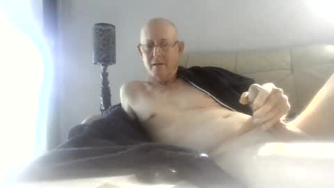 Snapshot of largerthan chatting on August 2026 11:28:02 PM largerthan- say hi on entry online show from August 2026 11:28:02 PM