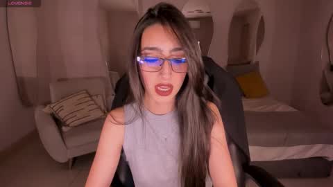 Larisa Smirnov online show from November 2025 04:34:02 AM