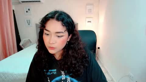 Snapshot of larissalove_doll chatting on November 2025 09:14:02 PM Larissas online show from November 2025 09:14:02 PM