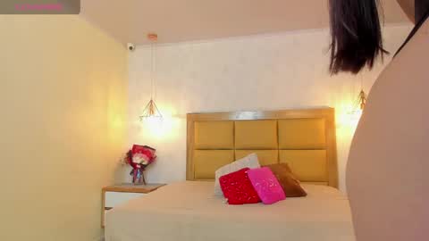 Snapshot of larsonmia chatting on June 2026 12:30:01 PM MIA online show from June 2026 12:30:01 PM