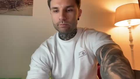 Snapshot of larsskeet chatting on November 2025 02:05:01 PM larsskeet online show from November 2025 02:05:01 PM