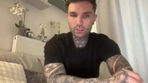 Snapshot of larsskeet chatting on December 2025 10:54:01 AM larsskeet online show from December 2025 10:54:01 AM