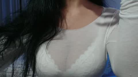 Auri online show from April 2026 11:37:02 PM