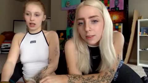 Snapshot of latenightkash chatting on February 2026 08:39:01 PM Roxy blue online show from February 2026 08:39:01 PM