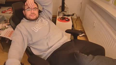 latexboy893 online show from December 2025 07:53:01 PM