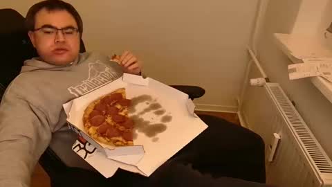 latexboy893 online show from February 2026 10:28:02 PM