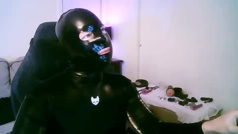 latexminheadroom online show from December 2025 05:57:02 AM