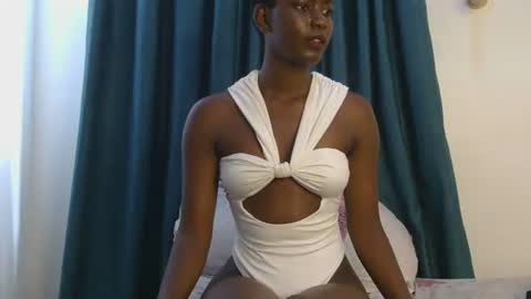 latiffaah_xx online show from January 2026 11:48:02 AM