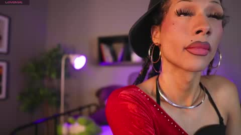 latinaflexqueen online show from May 2026 10:15:02 PM