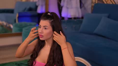 Latina online show from March 2025 06:32:01 PM