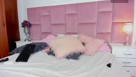 Snapshot of latinaslove_ chatting on December 2024 02:28:01 PM B I A N C A - AND - N I K K I online show from December 2024 02:28:01 PM