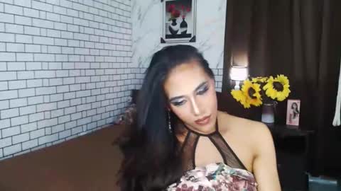 Snapshot of latinatshugecock chatting on September 2025 04:28:01 AM Cha online show from September 2025 04:28:01 AM